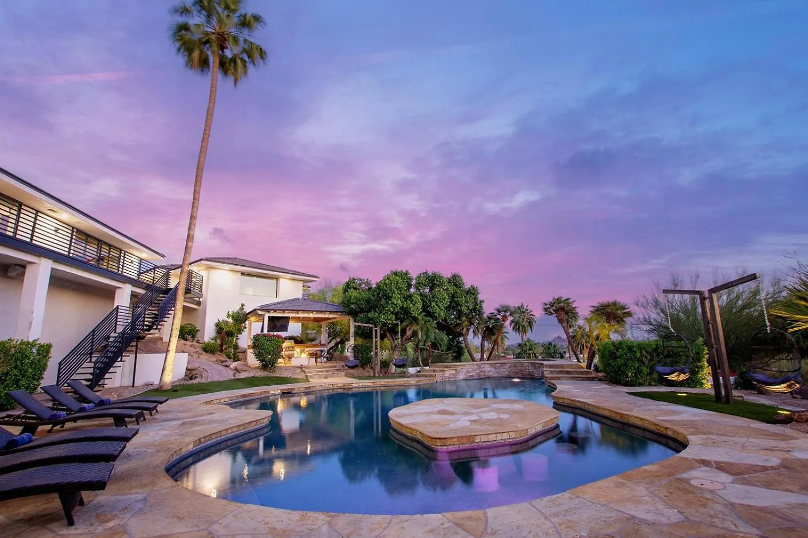 度假居 Camelback Mountain Mansion - Micro-Resort, Views, Golf, Heated Pool, Game Room 凤凰城