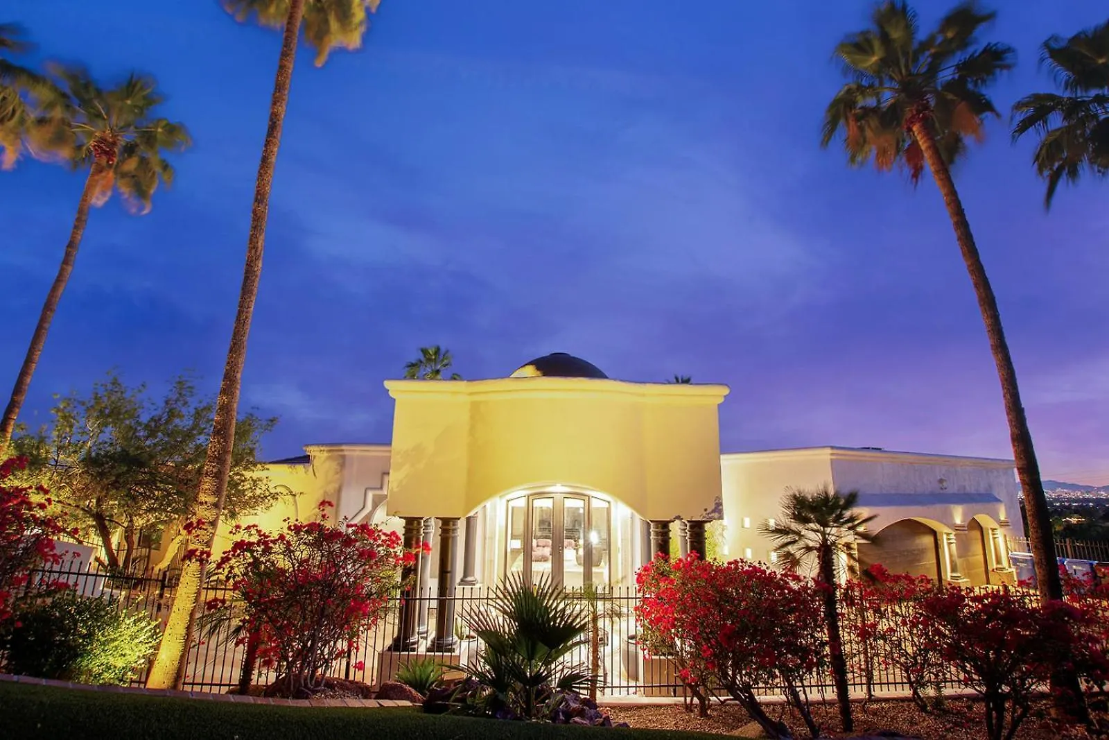 Camelback Mountain Mansion - Micro-Resort, Views, Golf, Heated Pool, Game Room 凤凰城 美国