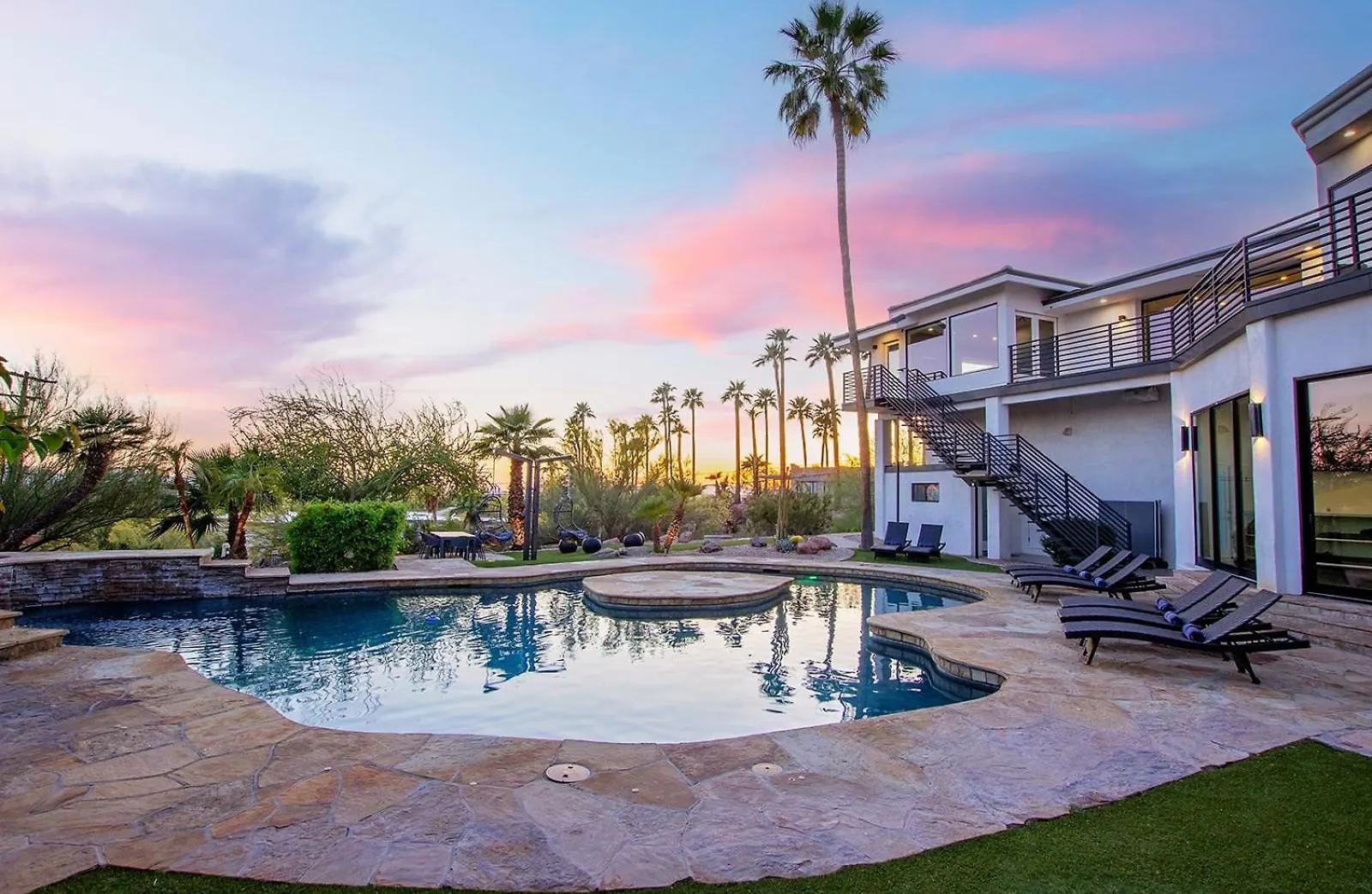 Camelback Mountain Mansion - Micro-Resort, Views, Golf, Heated Pool, Game Room 凤凰城