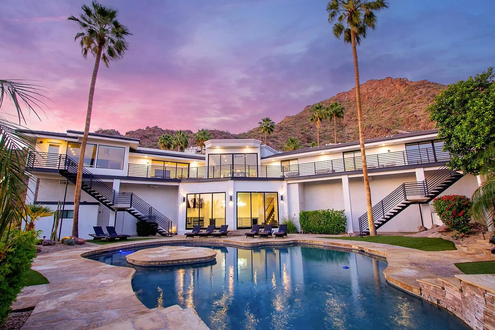 Camelback Mountain Mansion - Micro-Resort, Views, Golf, Heated Pool, Game Room 凤凰城