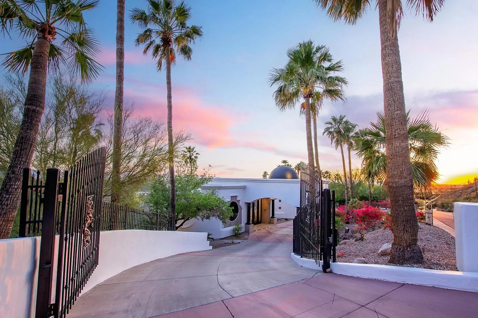 度假居 Camelback Mountain Mansion - Micro-Resort, Views, Golf, Heated Pool, Game Room 凤凰城 美国